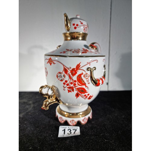 137 - Good quality Russian Lomonosov Imperial Samovar in good order with red and gilt floral decoration wi... 