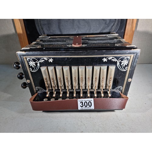 300 - Good quality vintage Encore Accordeon in good order with new leather straps with steel reeds, comes ... 