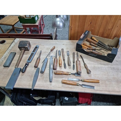 314 - Box containing a quantity of assorted tools to include good quality vintage wooden carpenters chisel... 