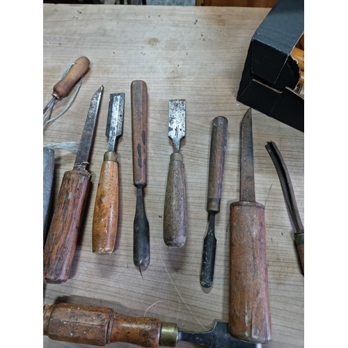 314 - Box containing a quantity of assorted tools to include good quality vintage wooden carpenters chisel... 