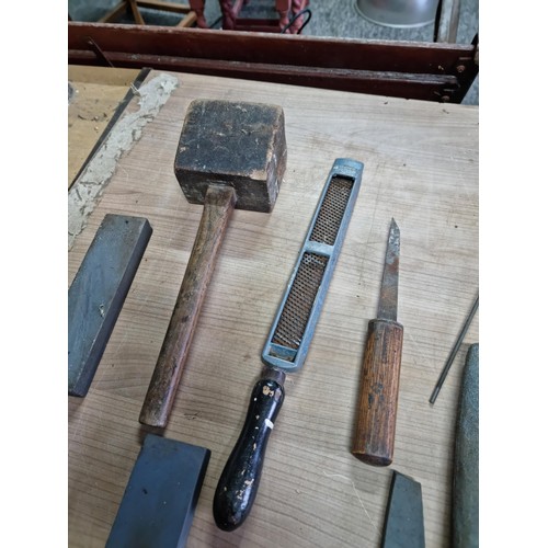 314 - Box containing a quantity of assorted tools to include good quality vintage wooden carpenters chisel... 