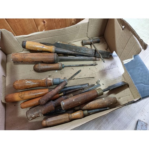 314 - Box containing a quantity of assorted tools to include good quality vintage wooden carpenters chisel... 