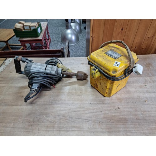 321 - 110v Descutter heavy duty drill with chuck key could do with being rewired along with a 110v transfo... 