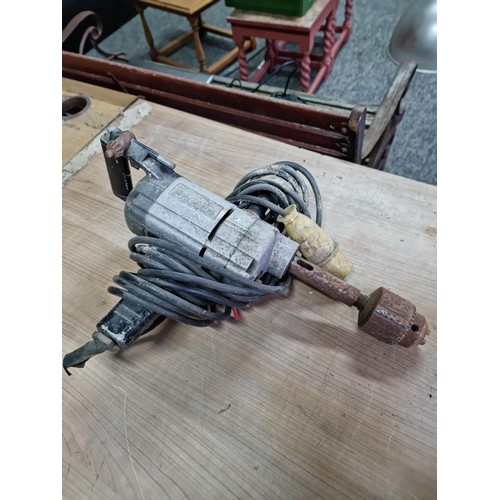 321 - 110v Descutter heavy duty drill with chuck key could do with being rewired along with a 110v transfo... 