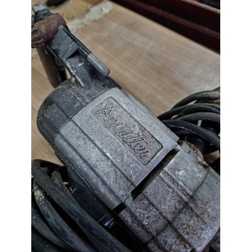 321 - 110v Descutter heavy duty drill with chuck key could do with being rewired along with a 110v transfo... 