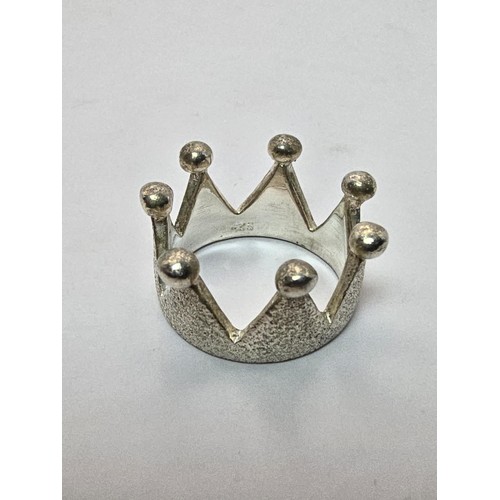 204 - An unusual as new 925 silver crown formed ring, never had any use and is well crafted, size N and co... 