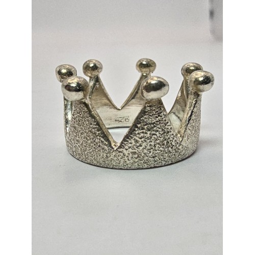 204 - An unusual as new 925 silver crown formed ring, never had any use and is well crafted, size N and co... 