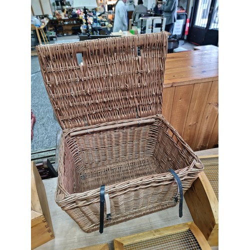 336 - 2 sets of 3x graduated wooden and mesh storage boxes along with a wicker hamper in good order, large... 