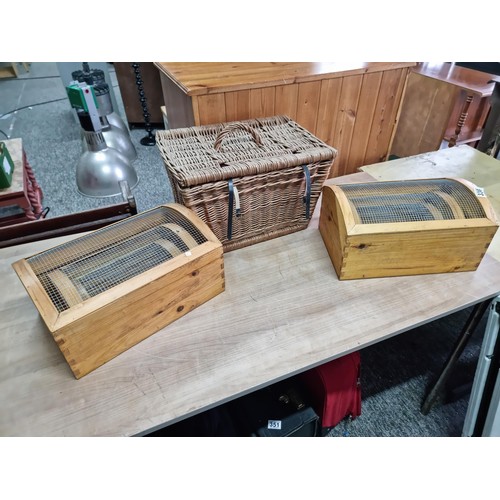 336 - 2 sets of 3x graduated wooden and mesh storage boxes along with a wicker hamper in good order, large... 