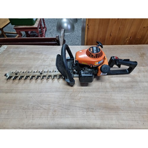 343 - Good quality Tanaka THT-1800 petrol hedge trimmer in good working order, has blade length of 16