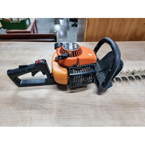 343 - Good quality Tanaka THT-1800 petrol hedge trimmer in good working order, has blade length of 16