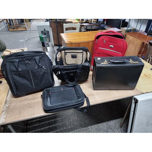 351 - Collection of 4x briefcase executive bags including 2x Victorinox laptop executive bags on wheels wi... 