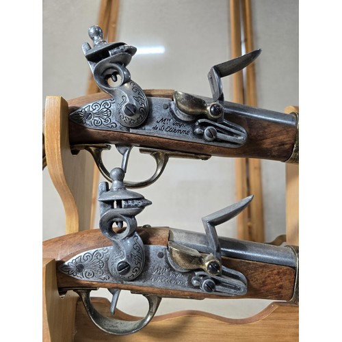 279 - A pair of stunning reproduction flintlock pistols colonial 1806, Napoleonic era. These classic caval... 