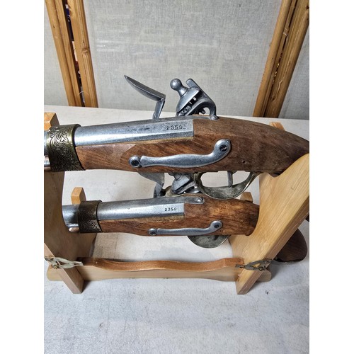 279 - A pair of stunning reproduction flintlock pistols colonial 1806, Napoleonic era. These classic caval... 