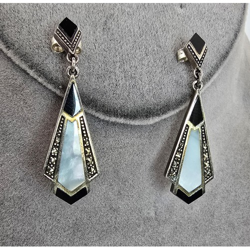 212 - A pair of pretty 925 silver Art Deco style drop earrings inset with a mother of pearl panel and blac... 