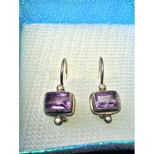 218 - 2 pairs of pretty 925 silver earrings to include a pair inset with faceted baguette cut amethyst sto... 