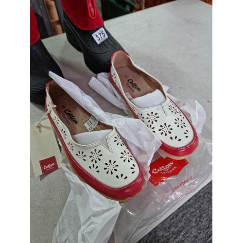 375 - A pair of faux fur ladies boots in red by Cotton Traders, size 6 along with a pair of ladies Flexiso... 