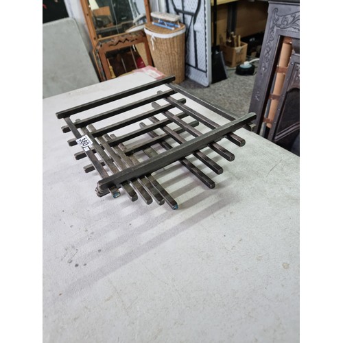 380 - Good quality handmade blacksmiths iron rod bowl in a modern design, made up of 5 rows high of interl... 