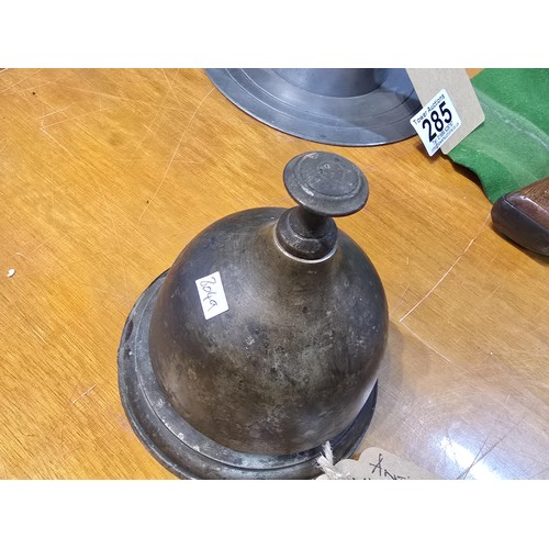 284 - A lovely quality antique reception desk bell in bee hive form, made completely out of metal and is i... 