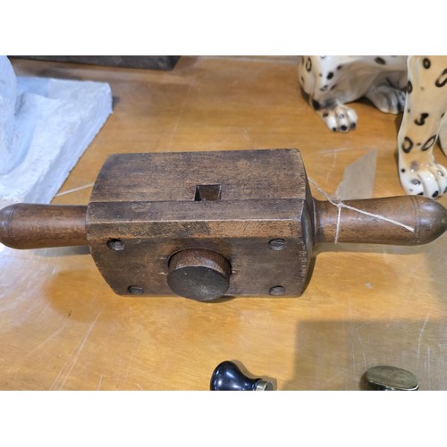 287 - A good quality antique carpenters tool thread maker  which is in good looked after condition and is ... 