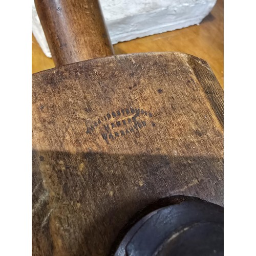 287 - A good quality antique carpenters tool thread maker  which is in good looked after condition and is ... 