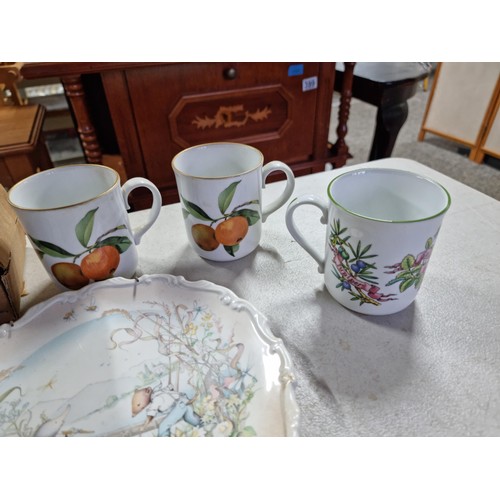 394 - Quantity of various ceramic  items to include 6x Royal Worcester boxed Country Kitchen mugs, 5x Roya... 