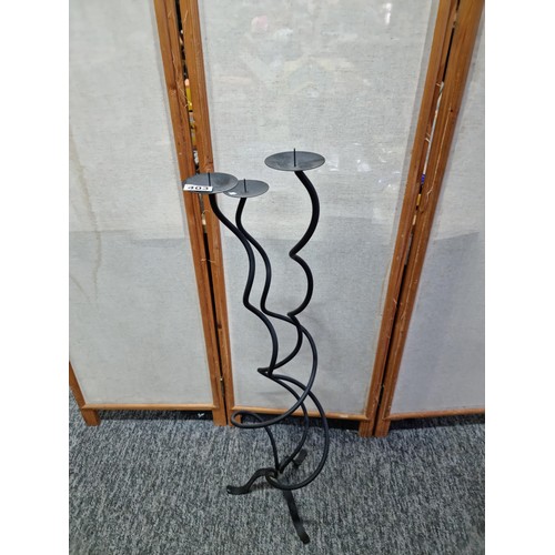 403 - A good blacksmith made, wrought iron, 3 division candle holder with a twisted design, well crafted, ... 