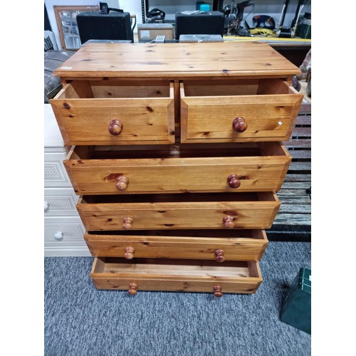 415 - Good quality 2 drawer over 4 drawer chest of drawers in pine with bun handles in good overall condit... 