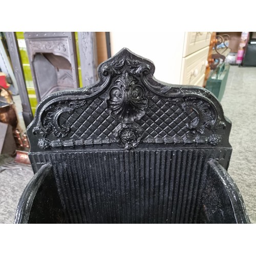 353A - Good quality antique cast iron ornate fire grate with brass finials in very good condition with orna... 