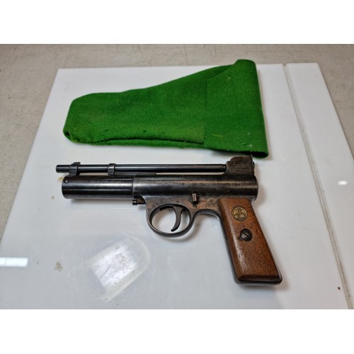 289A - A very rare Webley & Scott air pistol MK1.177 cal with straight wood grips, circa 1920, has undamage... 