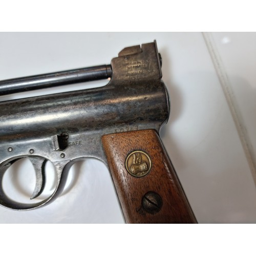 289A - A very rare Webley & Scott air pistol MK1.177 cal with straight wood grips, circa 1920, has undamage... 