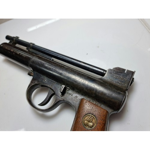 289A - A very rare Webley & Scott air pistol MK1.177 cal with straight wood grips, circa 1920, has undamage... 