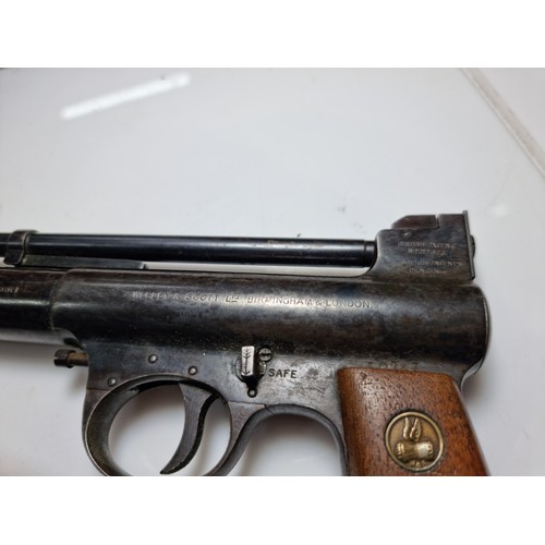 289A - A very rare Webley & Scott air pistol MK1.177 cal with straight wood grips, circa 1920, has undamage... 