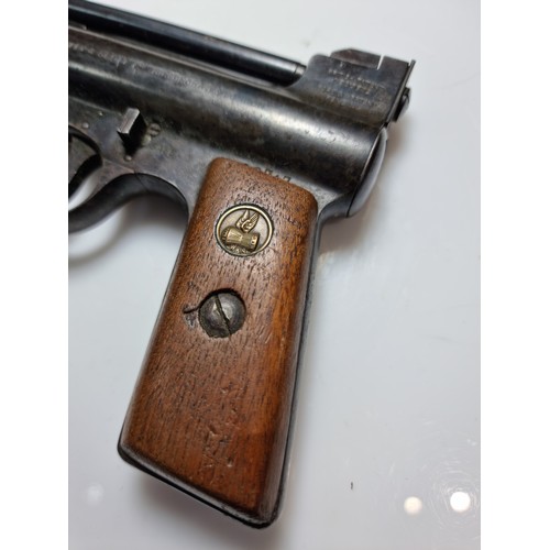 289A - A very rare Webley & Scott air pistol MK1.177 cal with straight wood grips, circa 1920, has undamage... 