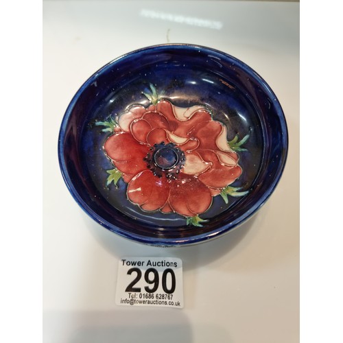 290 - A good vintage Moorcroft small pin dish in the anemone pattern of cobalt blue. The dish is in good c... 