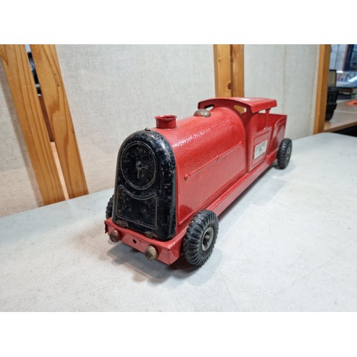 291 - A charming vintage large Tri-ang Express puff puff tin plate train locomotive circa 1950's, the trai... 