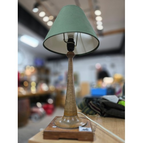 294 - Good quality vintage turned wood table lamp with horn style base on a plinth, the woodwork of this l... 