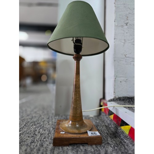 294 - Good quality vintage turned wood table lamp with horn style base on a plinth, the woodwork of this l... 