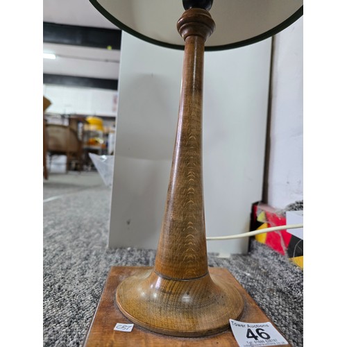 294 - Good quality vintage turned wood table lamp with horn style base on a plinth, the woodwork of this l... 