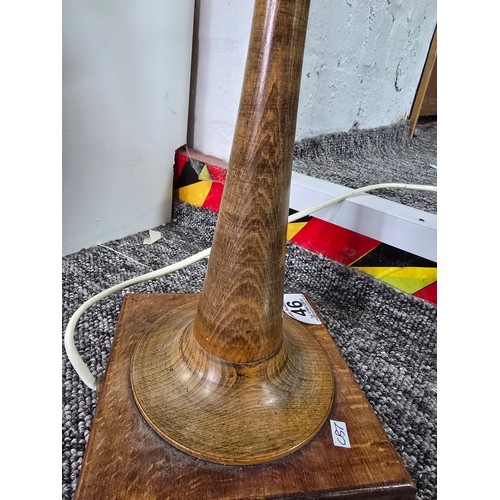 294 - Good quality vintage turned wood table lamp with horn style base on a plinth, the woodwork of this l... 