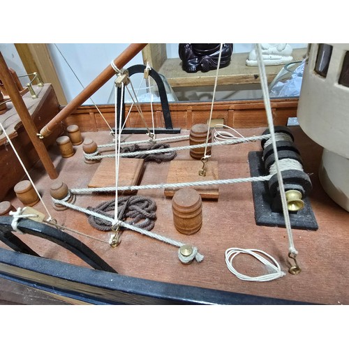 37 - Impressive Large scratch built model of a trawler boat in good order with good detailing to the deck... 