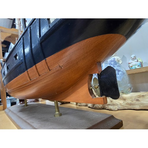 37 - Impressive Large scratch built model of a trawler boat in good order with good detailing to the deck... 