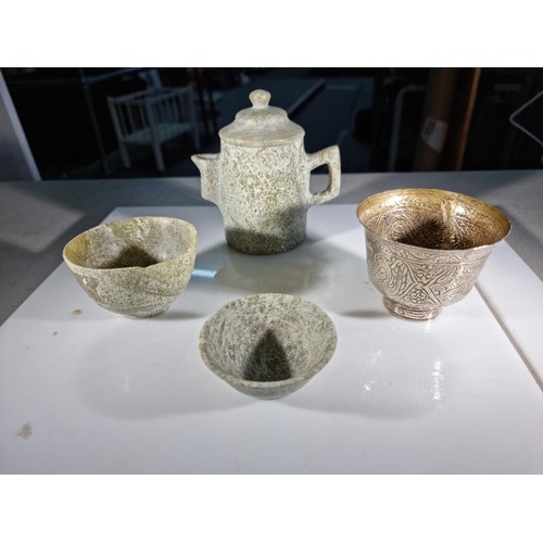 16 - Good quality unusual Nephrite Jade teapot with 2x drinking bowls in a mottled green, one of the bowl... 