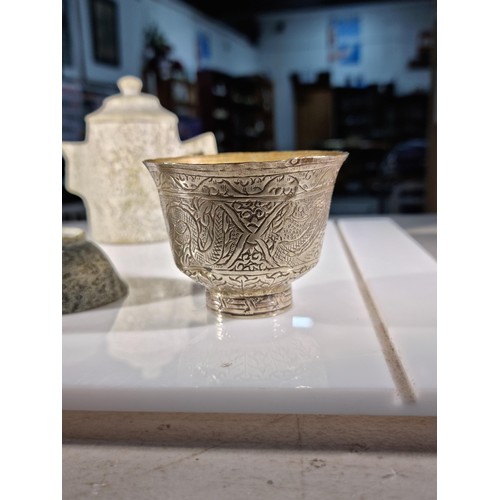 16 - Good quality unusual Nephrite Jade teapot with 2x drinking bowls in a mottled green, one of the bowl... 