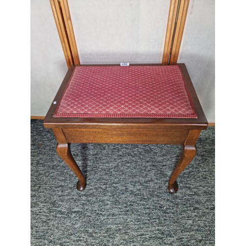 460 - Good quality solid mahogany storage piano stool having a clean pink upholstered top standing on cabr... 