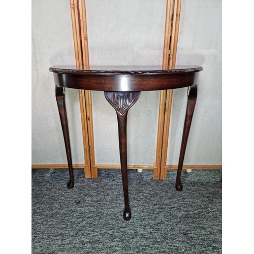 461 - Good quality mahogany demi lune hall table having a select mahogany top with string inlay standing o... 