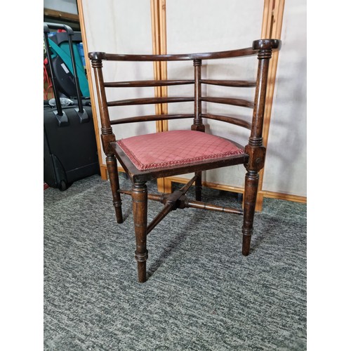 477 - Very nice quality antique Edwardian solid mahogany corner chair having a curved rail back with clean... 