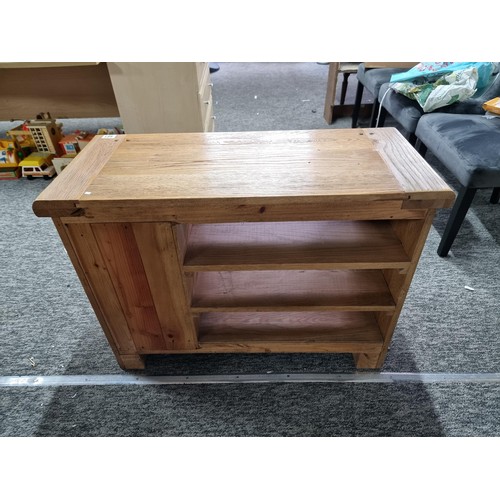 481 - Good quality modern chunky solid oak TV unit with three shelves and two short drawers made to a very... 