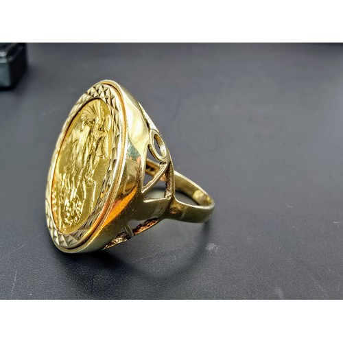 258 - An impressive gold sovereign ring featuring a 9ct gold ring inset with a genuine 