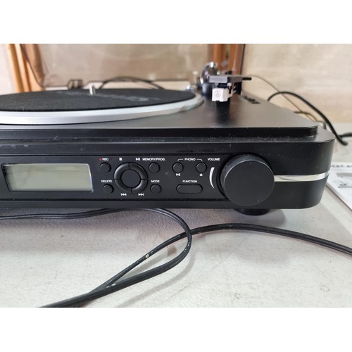 81 - A good quality SilverCrest USB record player KH 2431, complete with stylus, connection cables, SD ca... 